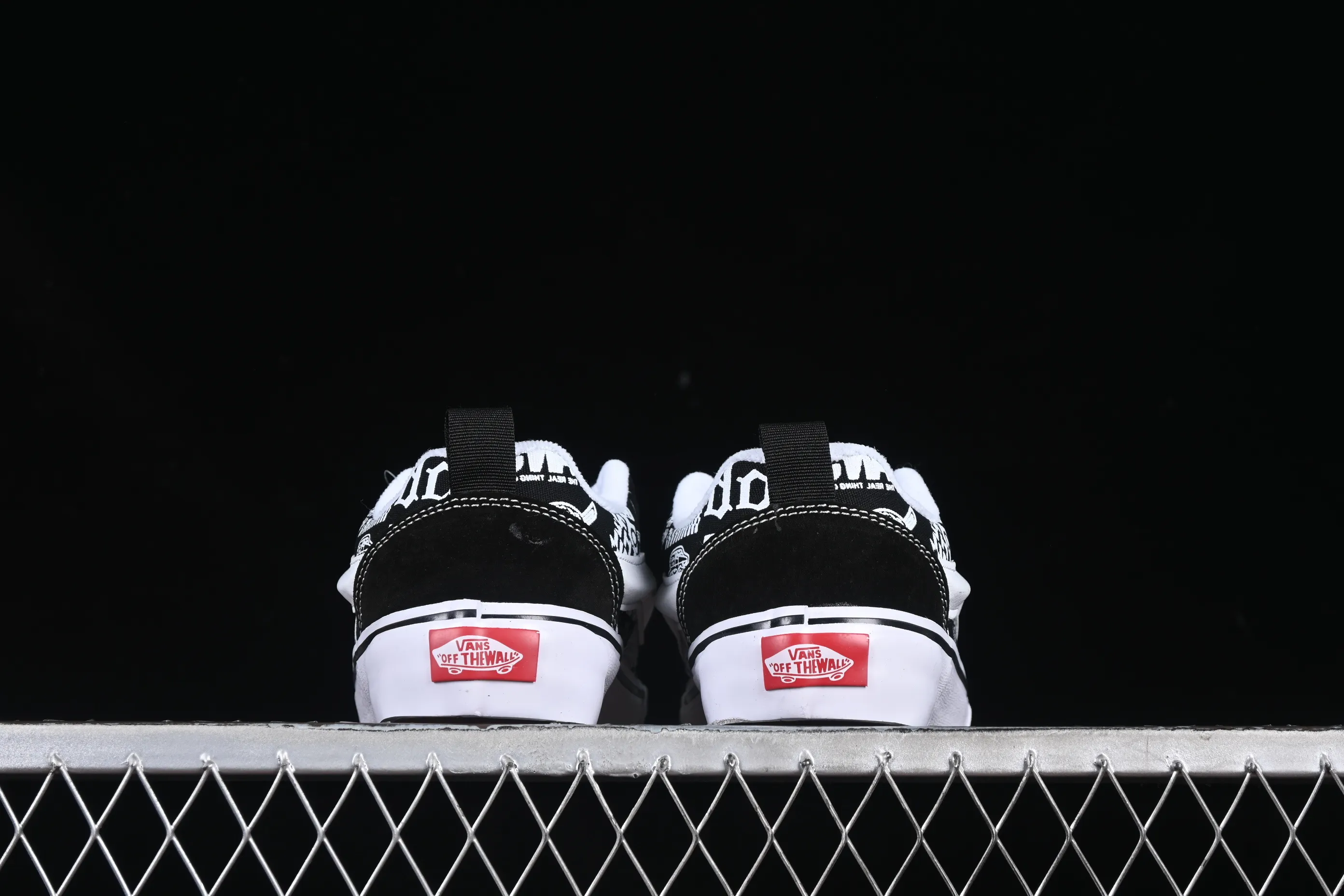 All categories Vans Vans series Vans Low Vans low-top Vans Knu Skool Comfortable and fashionable non-slip wear-resistant low-top casual bread shoes VN000CS0239